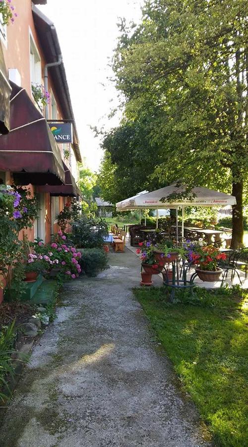 Hotel Mance Brod na Kupi Экстерьер фото