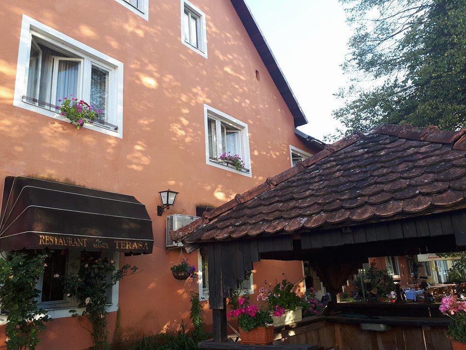 Hotel Mance Brod na Kupi Экстерьер фото